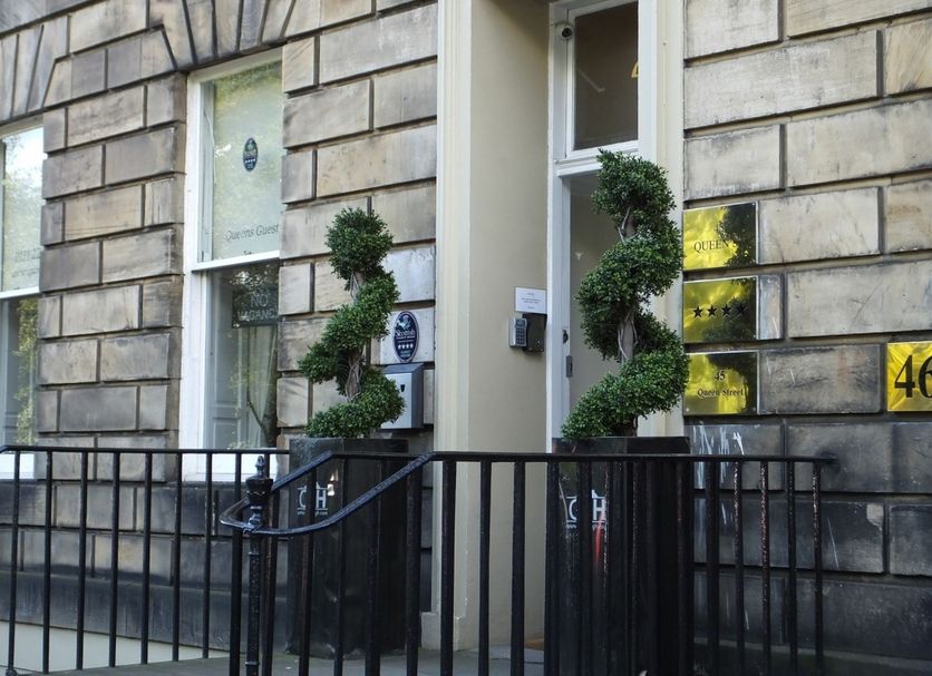 Hotel entrance Photo