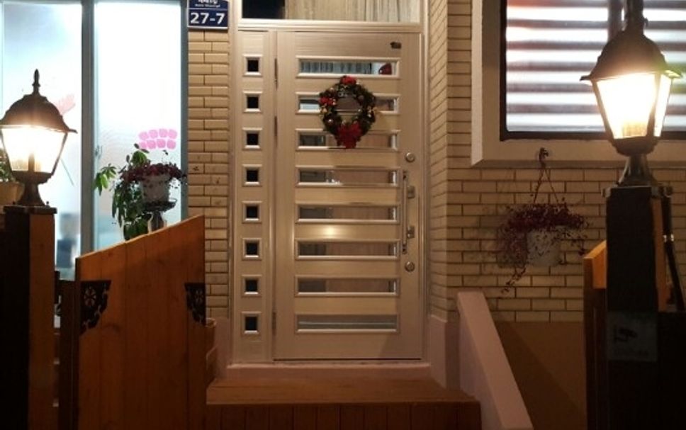 Hotel entrance Photo