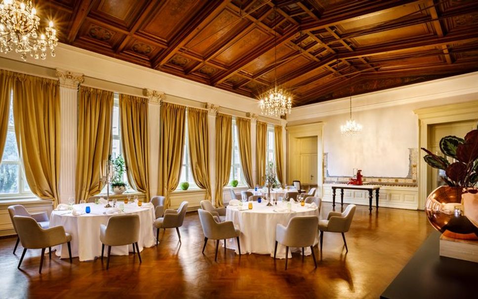 Banquet hall Photo